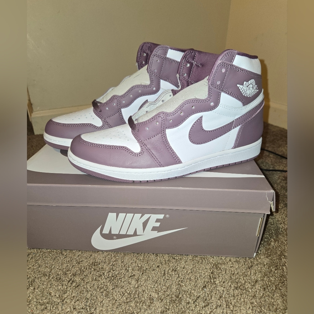 NIB Air Jordan 1 Retro High OG - Picture 3 of 10
